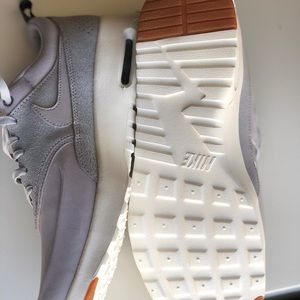 Nike air max Thea BRAND NEW - size 9 wolf Grey